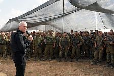 Ministrul israelian al apărării le spune soldaţilor că în curând vor vedea Gaza \