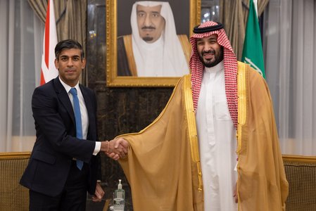 Premierul britanic îl încurajează pe prinţul moştenitor saudit să "sprijine stabilitatea în regiune"