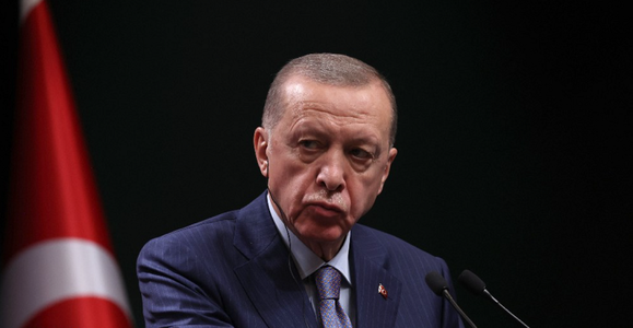 Erdogan semnează şi trimite oficial în Parlamentul turc cererea de aderare a Suediei
