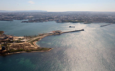 Trei drone navale ucrainene vizând Golful Sevastopolului, ”neutralizate”, anunţă armata rusă. Opt persoane, inclusiv un copil de 12 ani, răniţi în apropiere de Herson şi Harkov. Susţinerea Israelului nu va opri ajutorul Ucrainei, asigură Scholz la un forum la Berlin