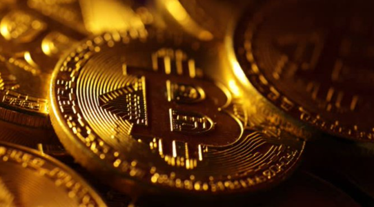 Bitcoin depăşeşte 35.000 de dolari, cel mai înalt nivel de un şi jumătate, în urma unor hotărâri ale justiţiei americane
