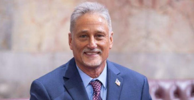 Un senator local republican din statul american Washington, Jeff Wilson, arestat din cauza unui pistol în bagajul de mână la Hong Kong. El riscă, potrivit justiţiei chineze, până la 14 ani de închisoare