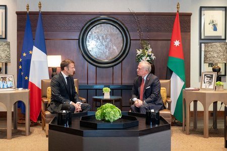 Preşedintele Franţei a ajuns în Egipt, după ce, în Iordania, regele Abdullah i-a spus că există riscul unei "explozii" în Orientul Mijlociu