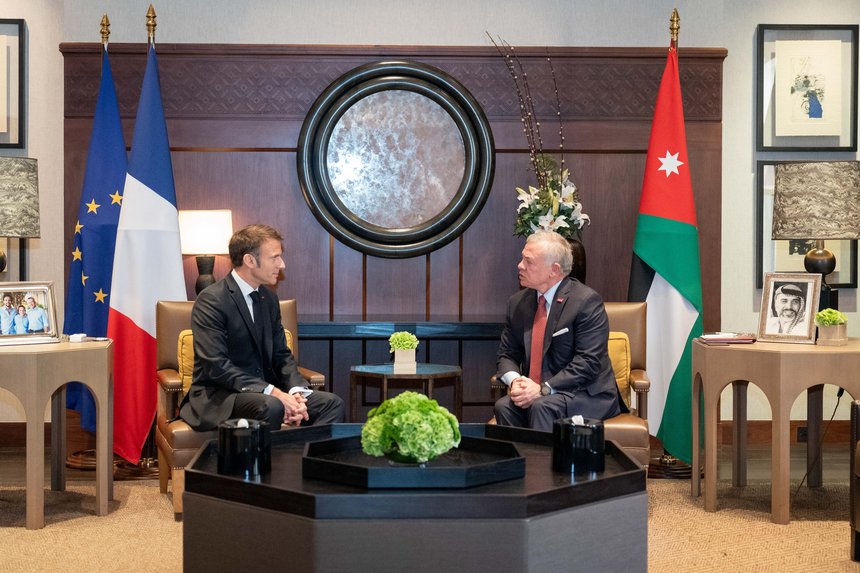 Preşedintele Franţei a ajuns în Egipt, după ce, în Iordania, regele Abdullah i-a spus că există riscul unei "explozii" în Orientul Mijlociu