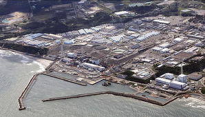 Muncitori ai centralei nucleare de la Fukushima, trimişi la spital după ce au fost stropiţi cu apă contaminată