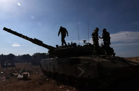 Nouă incursiune terestră a infanteriei israeliene în centrul Fâşiei Gaza şi bombardamente în întreaga enclavă vizând instalaţii Hamas