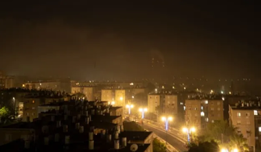Armata israeliană anunţă că a ”lovit 150 de ţinte subterane”, tuneluri, instalaţii subterane de luptă şi alte instalaţii. Asem Abu Rakaba, însărcinat în Hamas cu paramotoare, drone, material de detectare şi apărarea aeriană, ucis, anunţă Tsahalul. 229 de ostatici, în enclavă