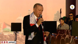 Erdogan acuză Occidentul de faptul că este principalul vinovat de Războiul din Fâşia Gaza şi de ”crearea unei atmosfere de cruciadă împotriva Semilunii”. El declară Israelul ”criminal de război”. Israelul îşi recheamă diplomaţii din Turcia