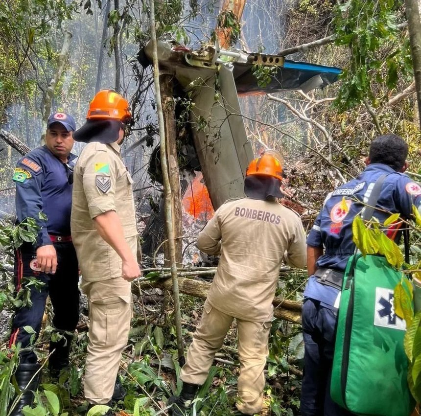 Brazilia - Cel puţin 12 persoane şi-au pierdut viaţa, după ce un avion de mici dimensiuni s-a prăbuşit - FOTO

