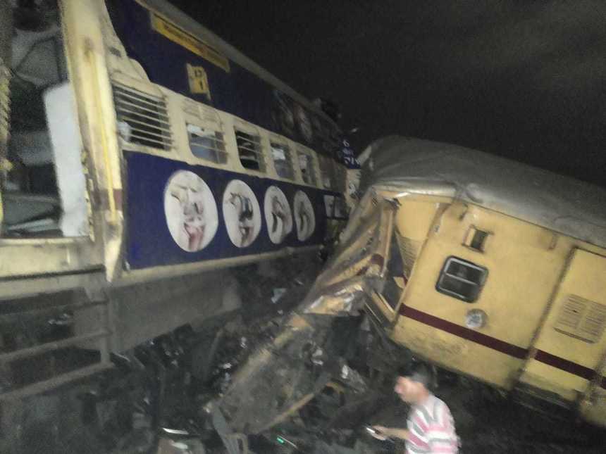 India – Cel puţin 10 persoane au murit şi peste 25 au fost rănite, după ce două trenuri de pasageri s-au ciocnit