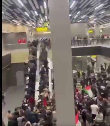 UPDATE - Aeroport închis în sudul Rusiei după ce mai multe persoane au năvălit pe pistă / Autorităţile anunţă că toţi ”cetăţenii neautorizaţi” au fost îndepărtaţi - VIDEO