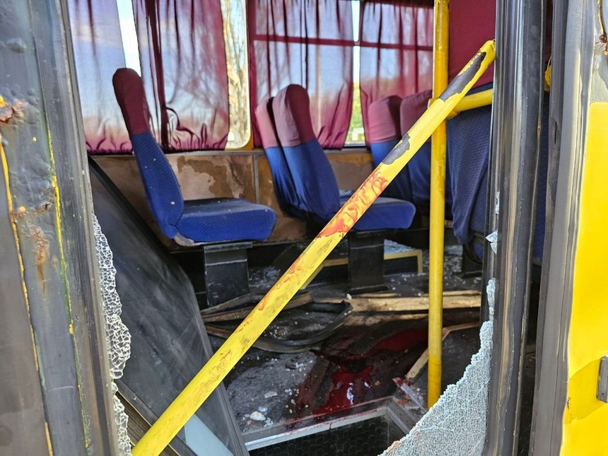 Doi civili au fost ucişi în bombardamente ruseşti în Herson, care au lovit inclusiv un autobuz