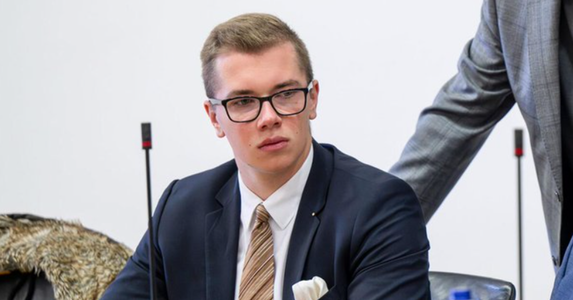 Un ales local de extremă dreapta din Bavaria, Daniel Halemba, în vârstă de 22 de ani, membru AfD, arestat în urma unor saluturi naziste