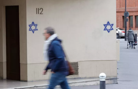 Anchetă la Paris după descoperirea unor stele ale lui David pe mai multe clădiri. Primarul arondismentului al XIV-lea denunţă ”acte antisemite şi rasiste”