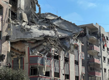 Bilanţul victimelor Războiului din Fâşia Gaza creşte la 8.525 de morţi, inclusiv 3.542 de copii, anunţă Ministerul Sănătăţii. 130 de membri ai personalului medical, ucişi, 15 spitale şi 32 de centre de îngriji, ”scoase din serviciu”