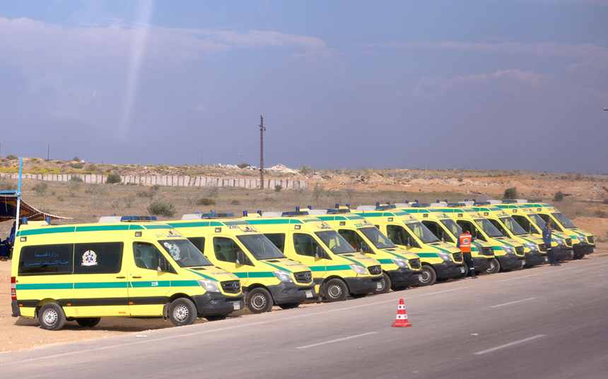 O flotă de 80 de ambulanţe egiptene soseşte la Rafah pentru a prelua 81 de răniţi palestinieni şi a-i duce să primească îngrijiri în Egipt