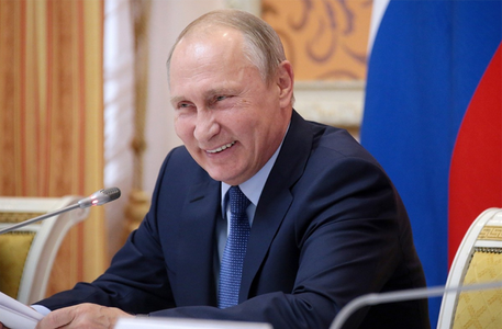 Vladimir Putin ironizează, în timp ce cere la televizor Guvernului şi Băncii centrale să ia măsuri împotriva inflaţiei, cu privire la ploşniţele din marile oraşe europene