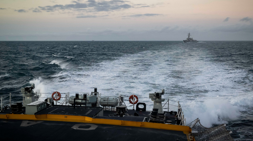 China, în ”alertă” după ce distrugătorul american USS Rafael Peralta şi fregata canadiană HMCS Ottawa traversează Strâmtoarea Taiwan