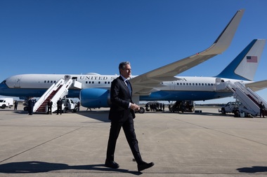 Blinken vine în Israel ca să facă presiuni pentru o serie de pauze umanitare în timpul luptelor. Netanyahu ar lua în calcul o scurtă încetare a focului. SUA organizează sâmbătă un summit al miniştrilor arabi de externe, la Amman 