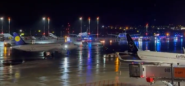 UPDATE - Alertă la Hamburg. Aeroportul a fost închis după ce o persoană înarmată a pătruns cu maşina şi a tras de două ori în aer. Precizările poliţiei. Câte zboruri au fost afectate - VIDEO