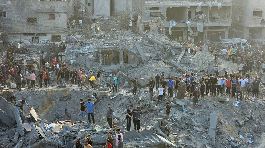 Mai mult de 30 de morţi în bombardamentul israelian asupra taberei Maghazi din Gaza, potrivit Hamas