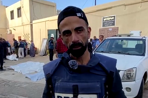 Un fotojurnalist şi-a pierdut copiii, patru fraţi şi nepoţii în urma unui atac la Israelului asupra unei tabere de refugiaţi din Gaza. Reuters a publicat un videoclip cu Mahmoud Al-Aloul - VIDEO