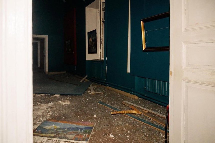 Muzeul de artă din Odesa a fost avariat în urma unui atac rusesc. Cinci persoane au fost rănite, un siloz şi camioane cu cereale au luat foc în urma loviturilor cu drone din portul de la Marea Neagră - VIDEO
