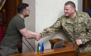 Tensiuni la Kiev între conducerea politică şi cea militară? Moartea a peste 20 de soldaţi ucraineni în timpul unei ceremonii pune gaz pe foc