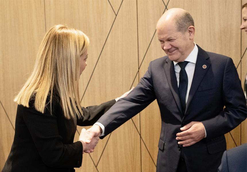 Măsuri mai stricte în privinţa imigranţilor: Olaf Scholz ajunge la un acord "istoric" în Germania, în timp ce o înţelegere încheiată de Italia cu Albania dă naştere la controverse