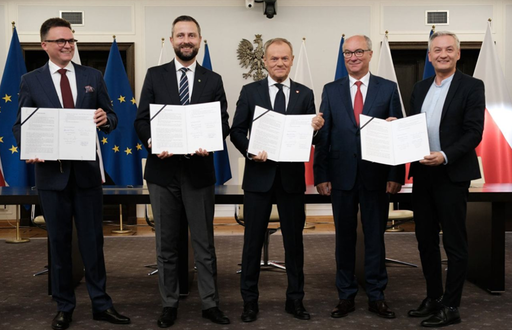 Opoziţia proeuropeană poloneză semnează un acord de coaliţie şi se declară pregătită de guvernare, anunţă Donald Tusk