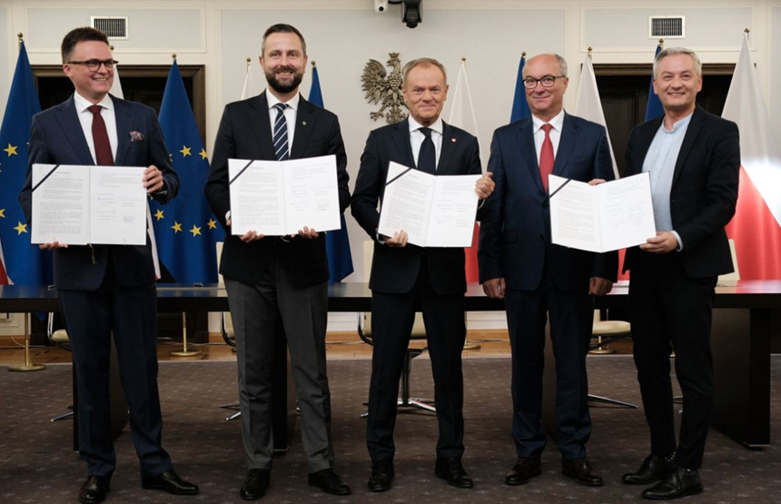 Opoziţia proeuropeană poloneză semnează un acord de coaliţie şi se declară pregătită de guvernare, anunţă Donald Tusk