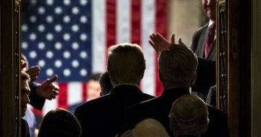 Trump, comparat cu Hitler de către Casa Albă, după ce-şi cataloghează opozanţii drept ”paraziţi” de Ziua Veteranilor, într-un miting în New Hampshire