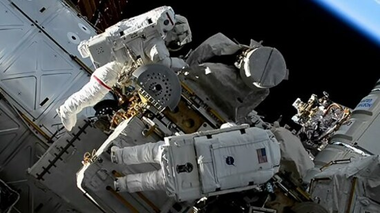 O astronaută de pe ISS a pierdut în spaţiu o trusă cu unelte - FOTO