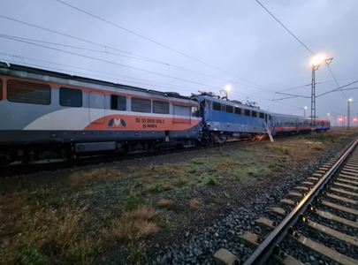 UPDATE - Cel puţin şapte persoane rănite într-o coliziune între un marfar şi un tren de călători în estul Ungariei. Trenul Corona InterCity (406) de la Braşov la Gara Keleti din Budapesta aduce pasageri doar până la Biharkeresztes