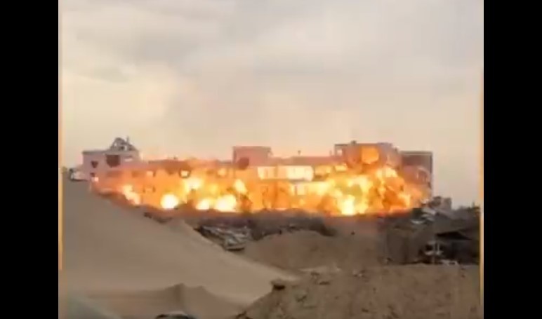 Momentul în care armata israeliană demolează clădirea parlamentului Hamas din oraşul Gaza - VIDEO
