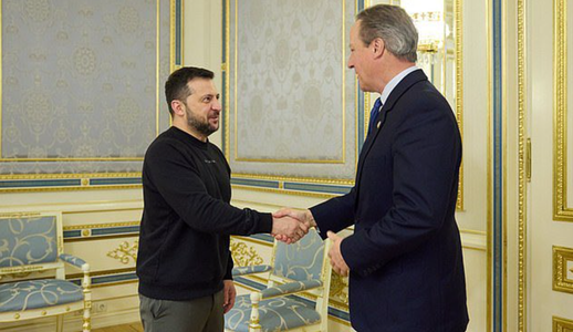 Noul şef al diplomaţiei britanice, David Cameron, primit în prima sa vizită în străinătate de către Zelenski la Kiev