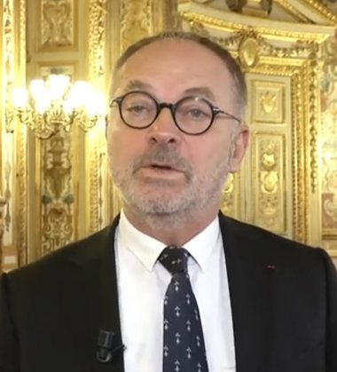 Un senator francez a fost plasat în arest preventiv, fiind suspectat că a drogat o deputată în vederea unei agresiuni sexuale