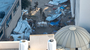 Majoritatea pacienţilor de la terapie intensivă conectaţi la ventilatoare în Spitalul al-Shifa din Gaza a murit, anunţă şeful unei secţii. Lunetişti de elită israelieni, desfăşuraţi în jurul spitalului