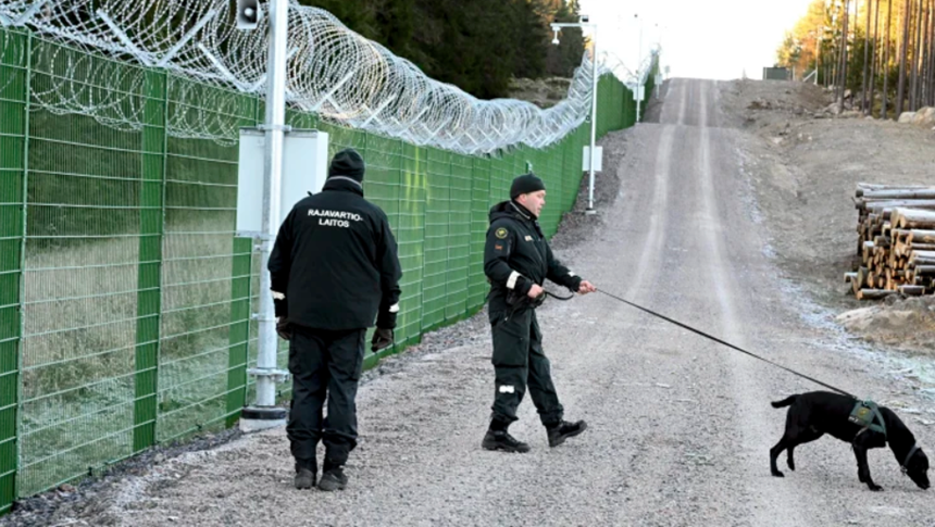 Zeci de migranţi blocaţi la frontiera ruso-finlandeză