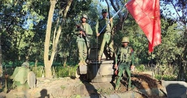 Peste două sute de thailandezi sunt evacuaţi din Myanmar prin China, pe fondul unor lupte intense