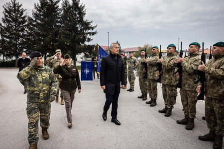 NATO avertizează cu privire la un amestec al Rusiei în Bosnia, după ce Zelenski a avertizat că Putin vrea să creeze noi crize în Balcani şi R.Moldova cu scopul de a deturna atenţia de la Războiul din Ucraina