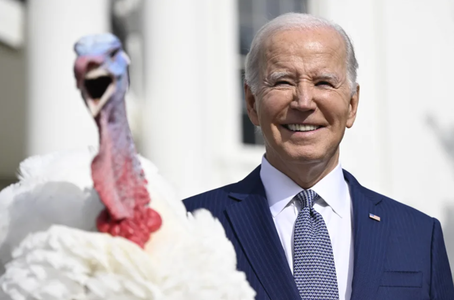 Joe Biden le confundă, într-o glumă pe tema vârstei sale, de Thanksgiving, la Casa Albă, pe Britney Spears, Beyoncé şi Taylor Swift
