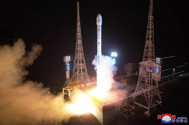 Coreea de Sud va suspenda o parte a pactului militar, după ce Nordul pretinde lansarea unui satelit spion - FOTO