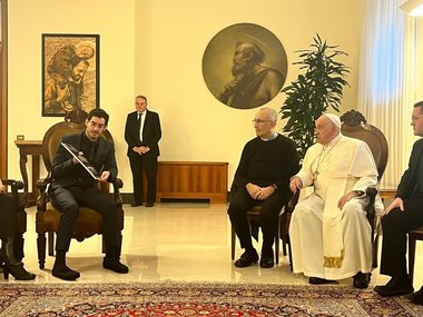 Conflictul dintre Israel şi Hamas a trecut de la război la "terorism", spune Papa Francisc. El s-a întâlnit, separat, cu familii ale ostaticilor israelieni şi cu palestinieni care au rude în Gaza