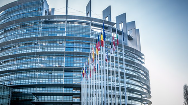 Polonia obţine de la UE aprobarea primei plăţi din fonduri europene de relansare economică, în sumă de cinci miliarde de euro