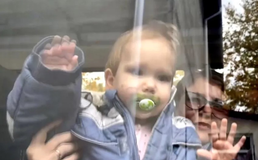 BBC: Un copil ucrainean luat de la o casă de copii din Herson a fost dus în Rusia şi adoptat de un aliat-cheie al lui Putin