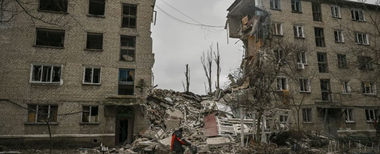 Al treilea val rus de asalturi la Avdiivka, ”din toate părţile”. Primarul oraşului acuză armata rusă că foloseşte bombe cu submuniţie. Rusia anunţă că a doborât 13 drone deasupra Crimeei şi trei în sud, în regiunea Volgograd