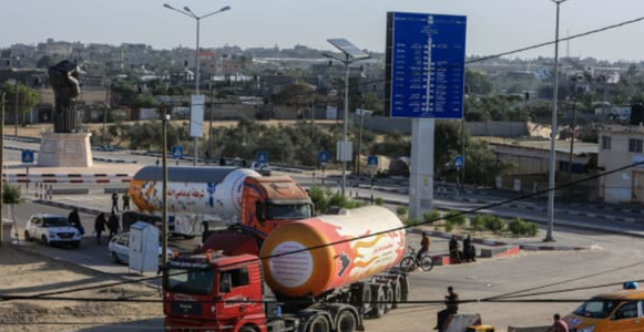 ONU anunţă că 137 de camioane cu ajutoare au fost descărcate în Fâşia Gaza în prima zi a armistiţiului, ”cel mai mare convoi umanitar” de la începutul războiului dintre Israel şi Hamas. 129.000 de litri de carburant au intrat în enclavă