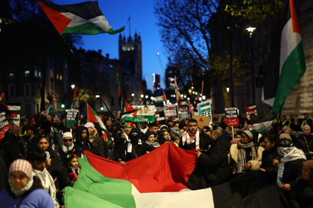 Zeci de mii de britanici ies din nou în stradă, la Londra, în susţinerea palestinienilor. Şase arestări
