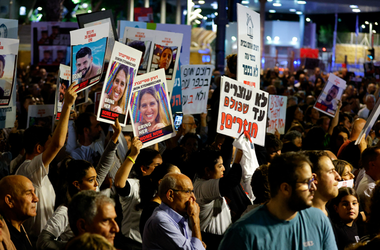Mai puţin de jumătate dintre camioanele cu ajutoare convenite cu Israelul prin acord au intrat în nordul Fâşiei Gaza, acuză la Beirut un purtător de cuvânt Hamas, Osama Hamdan